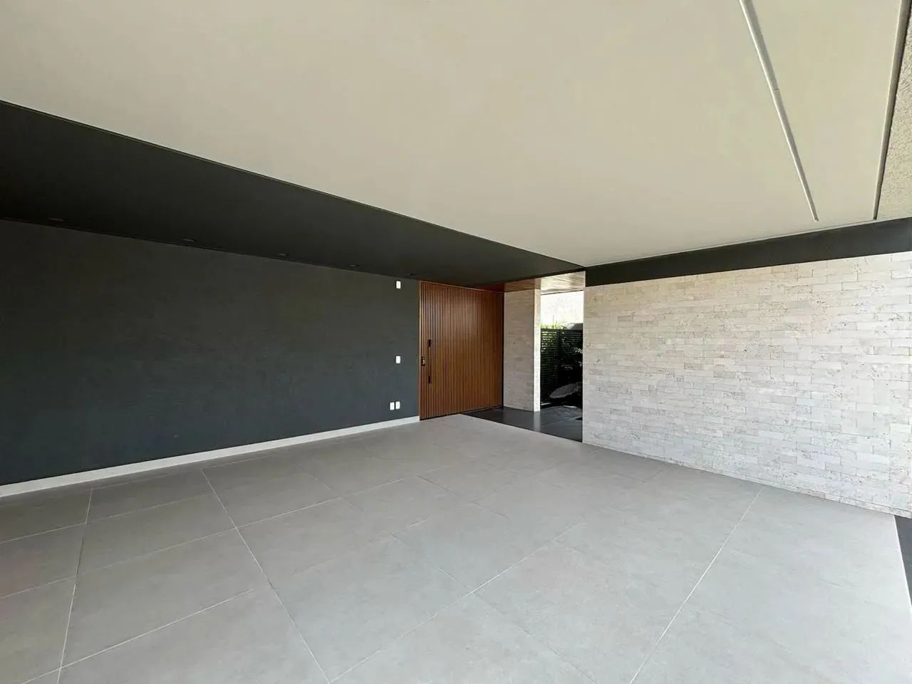 CASA LINEAR COM 4 SUITES E PISCINA AQUECIDA COM CASCATA. - Foto 2