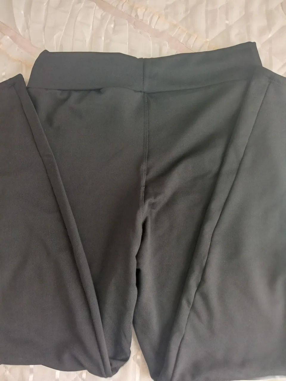 Calça Legging Preta com Detalhe em Couro - Foto 3