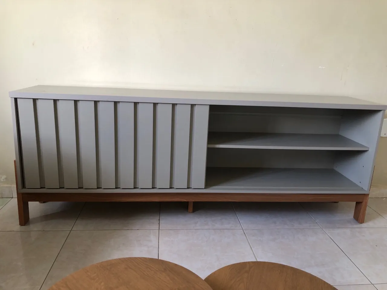 Rack de TV com Porta de Correr