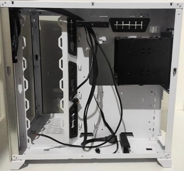Gabinete Gamer Aquário Branco Lian Li PC-011 Dynamic