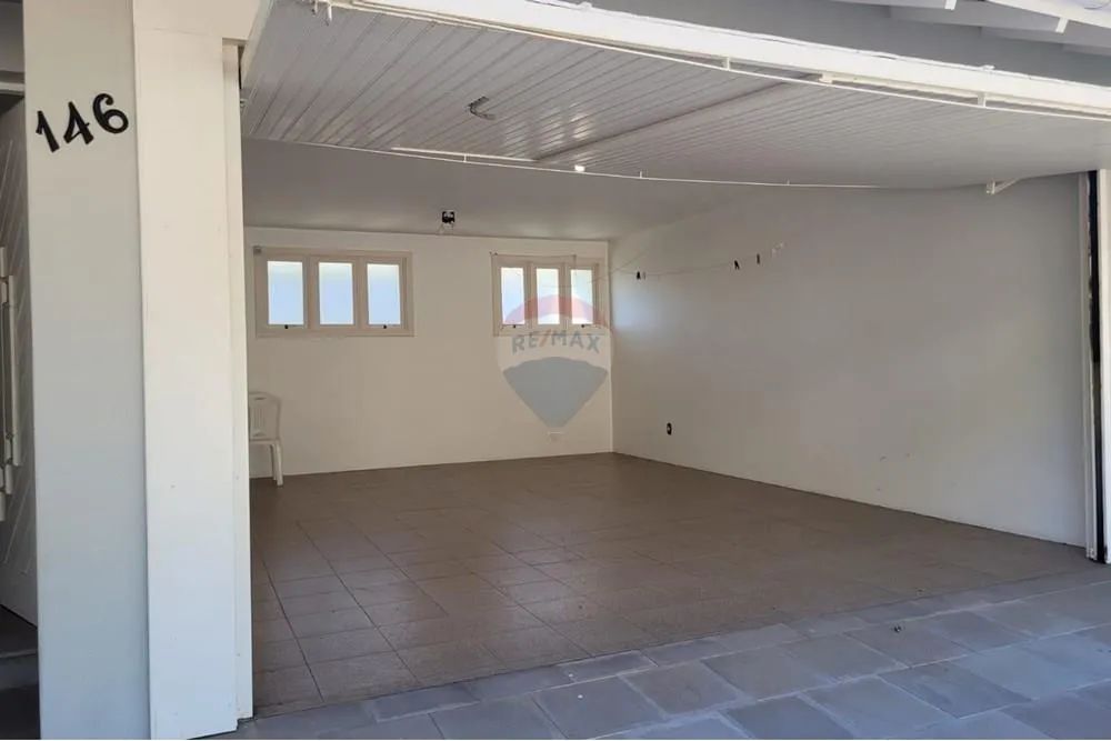 Casa com 3 pavimento, com piscina, salão Festas excelente área de lazer. - Foto 4
