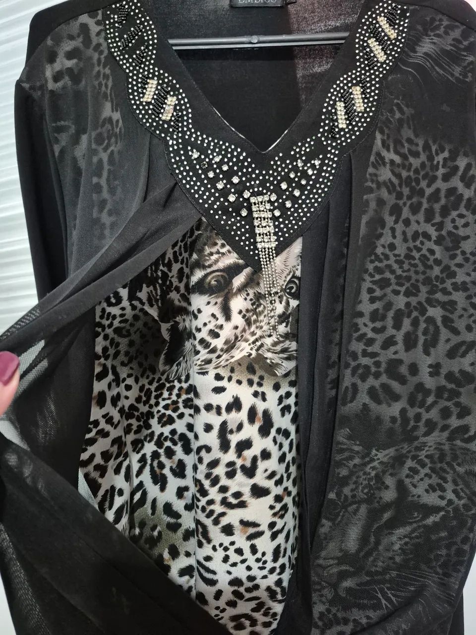 Plus Size.  Blusa Feminina Estampada com Detalhes - Foto 2