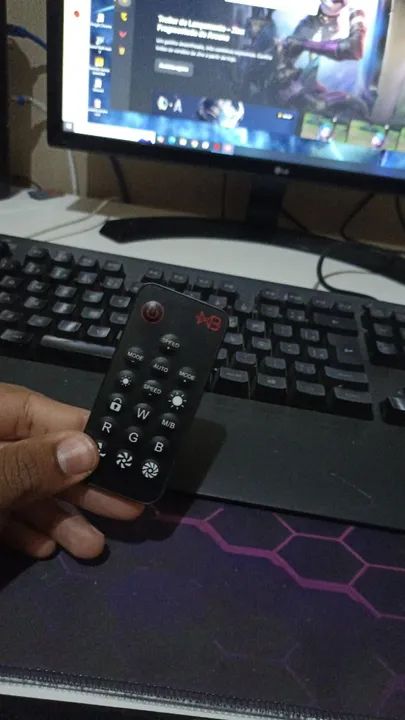 vendo gabinete com ventoinha, ssd480, teclado, mouse, microfone e tela 21.5 - Foto 2