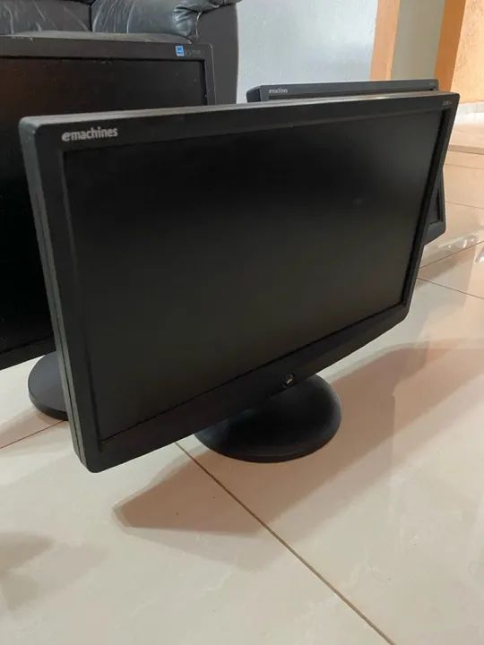 Monitores Samsung, Emachines e outros modelos e formatos  - Foto 2