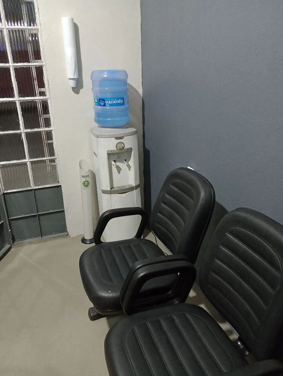 LONGARINAS SALAO E BARBEARIA, 3 CADEIRAS. - Foto 2