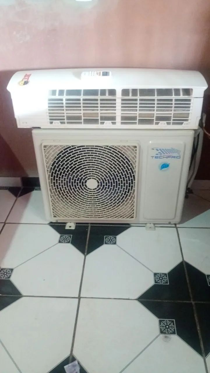 Vendo uma central de ar techfrio,12 mil BTU