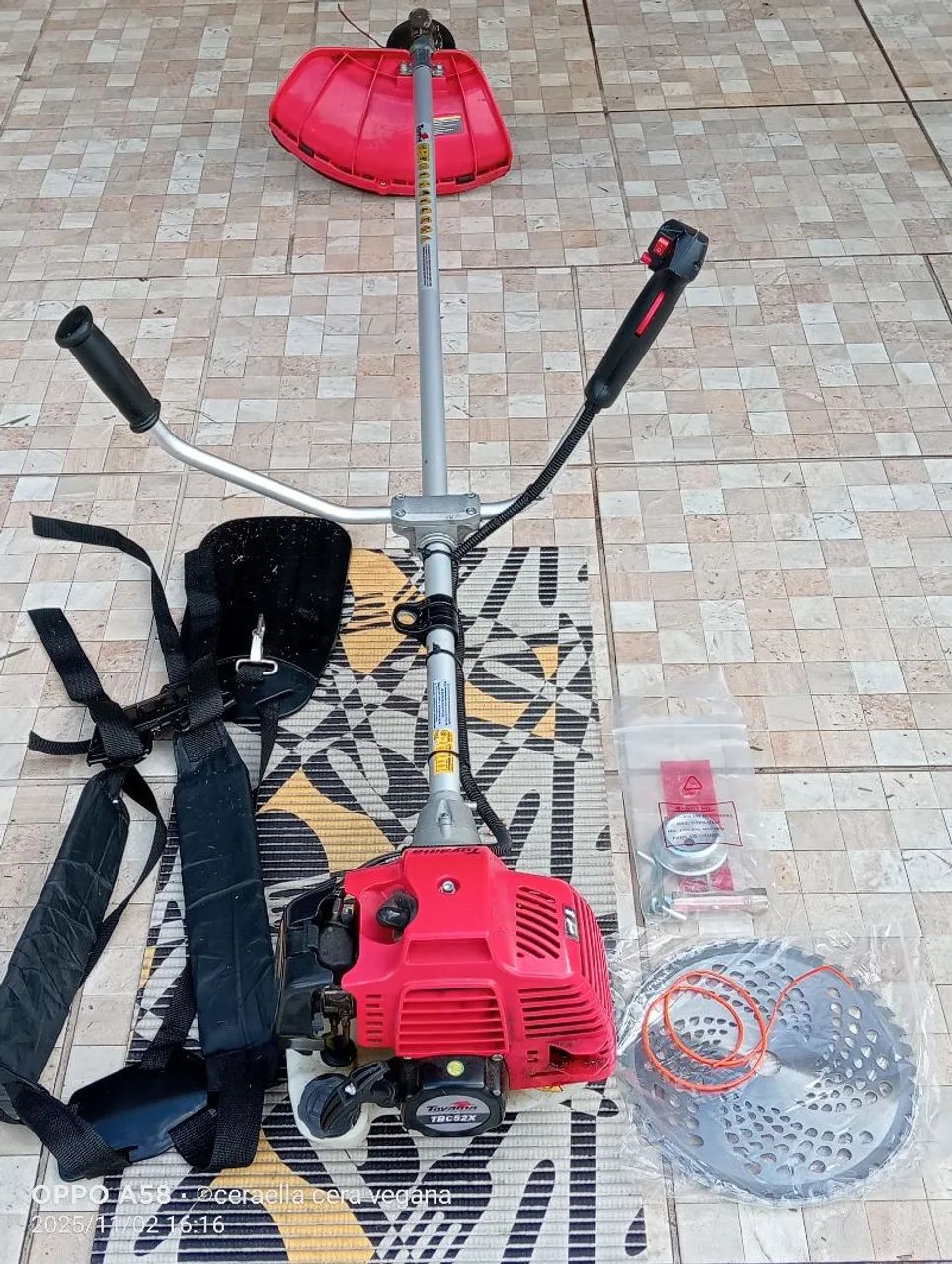 Roçadeira semi nova 