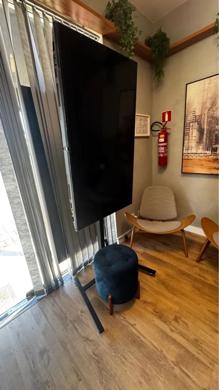 Suporte TV vertical para lojas e comércio em geral - Foto 2