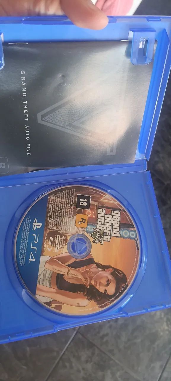 GTA 5 pra ps4 mídia física cd novinho - Foto 3