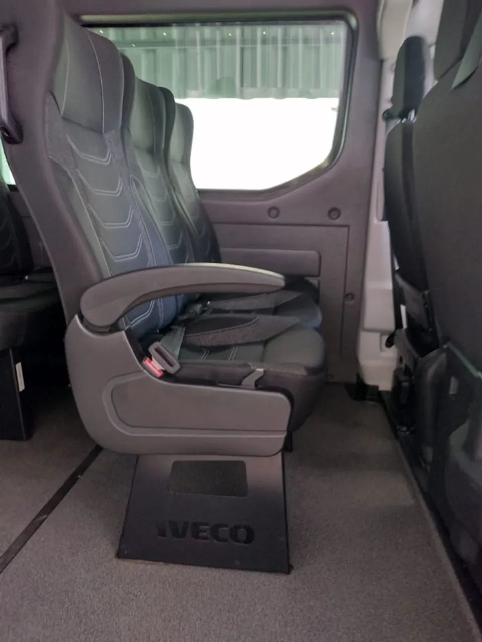 Iveco Daily 50-180 MiniBuss Turismo 2025 - Foto 11