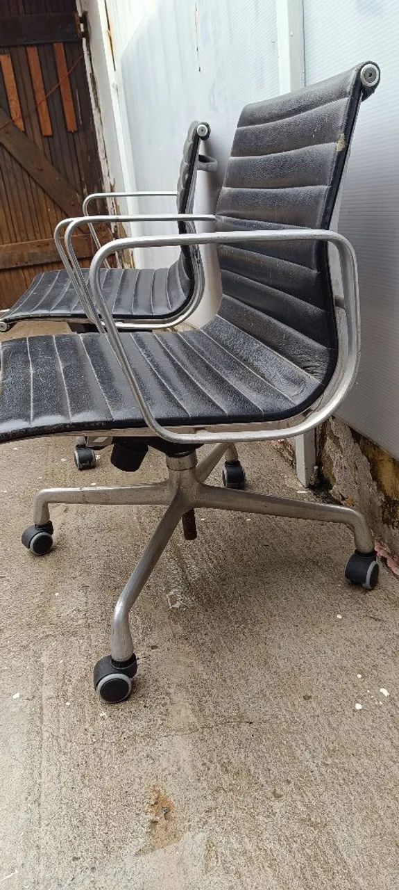 Vendo Cadeira em aço escovado- Cada uma(serve para escritório/ jogar/ jantar)