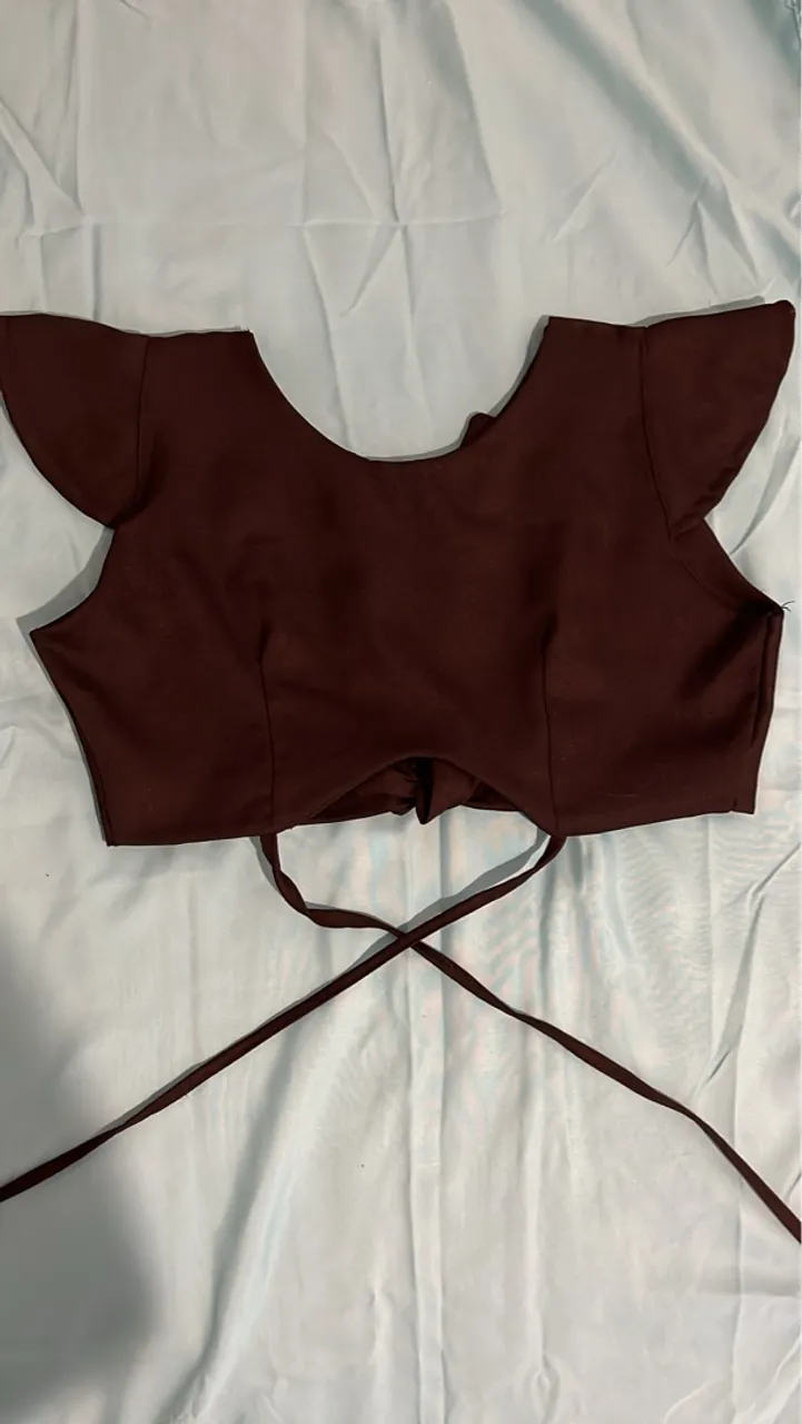 Blusa preta com amarração
