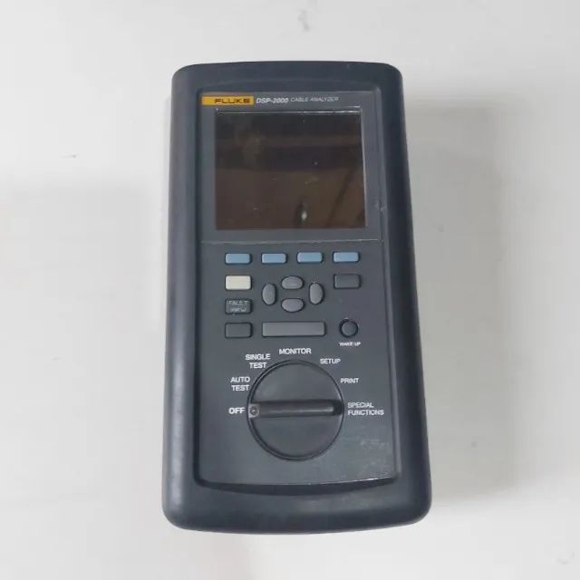 O Fluke DSP-2000 CableAnalyzer Equipamento com defeito destinado para conserto ou retirada