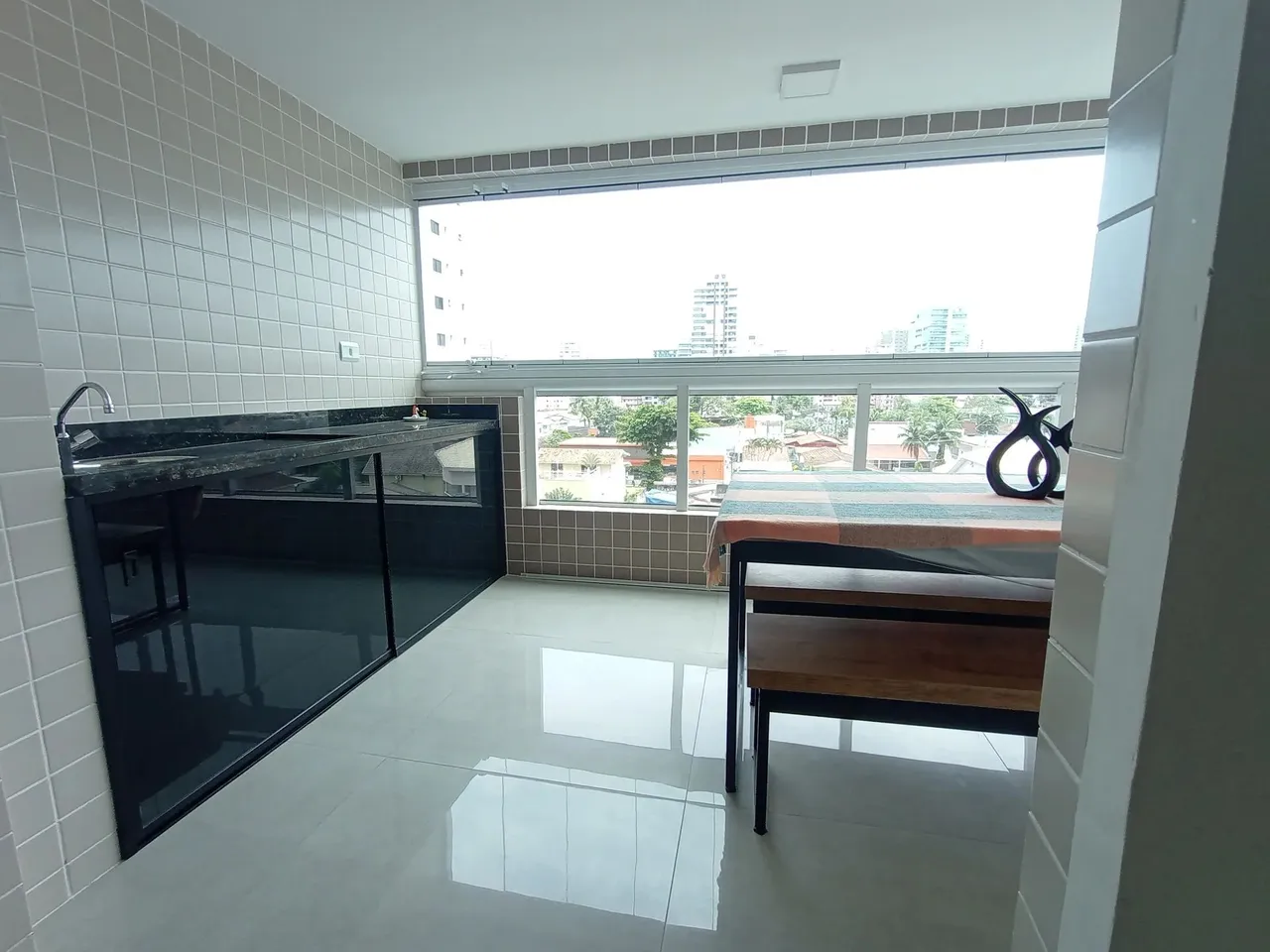 Lindo apartamento de 2 dormitórios com suíte a venda no Canto do Forte em Praia Grande