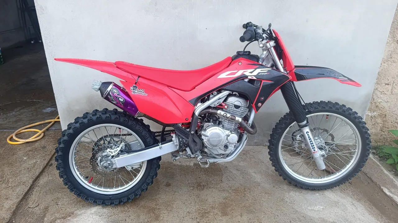 CRF preparada maquinário pronto de tudo moto toda filezinha ?