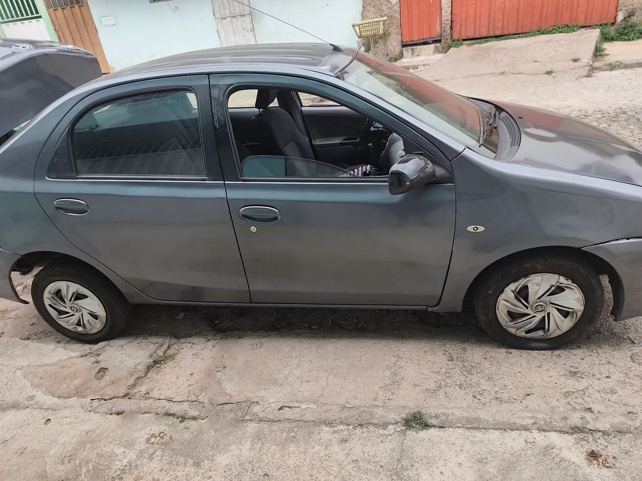 Toyota Etios sedan 2013 - Foto 2