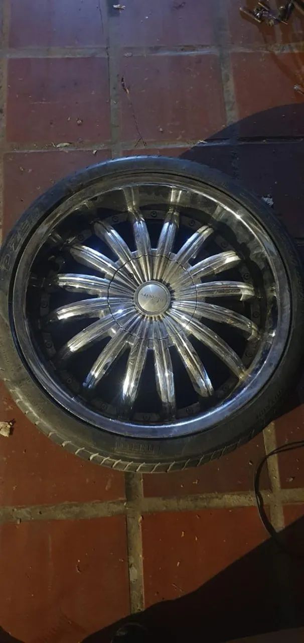 Jogo de rodas cromadas aro 20 forjada  com pneus  - Foto 4