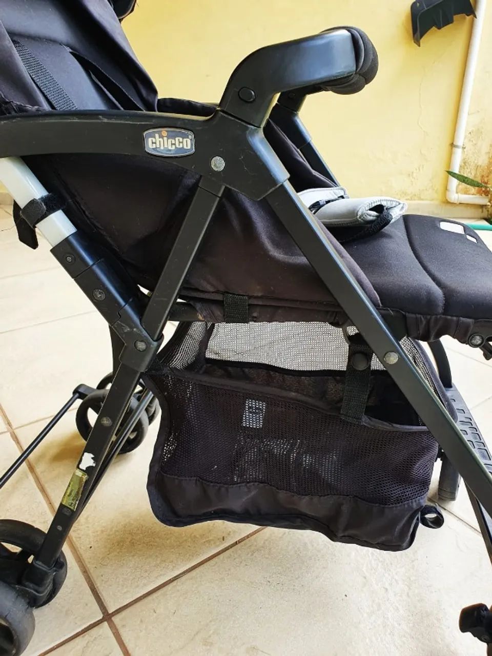 Carrinho de Bebê Chicco - Leve, Prático e em Bom Estado! - Foto 4