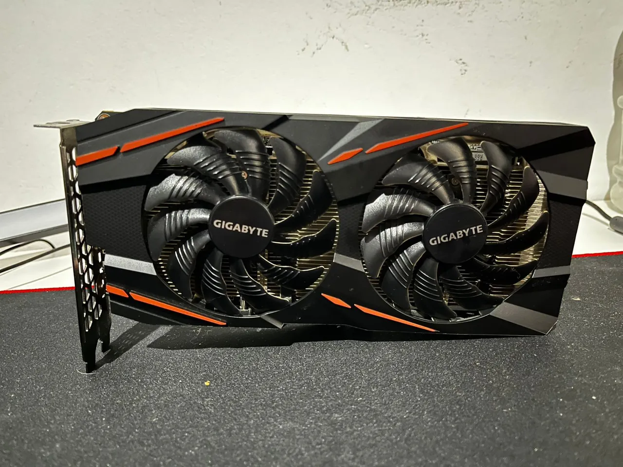 Placa de Vídeo rx 590 modelo gigabyte