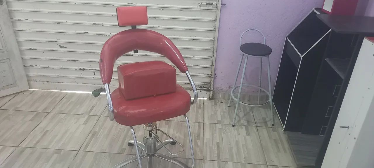 Cadeira de cabelereiro/barbeiro + Balcão com espelho, luz e gavetas - Foto 3