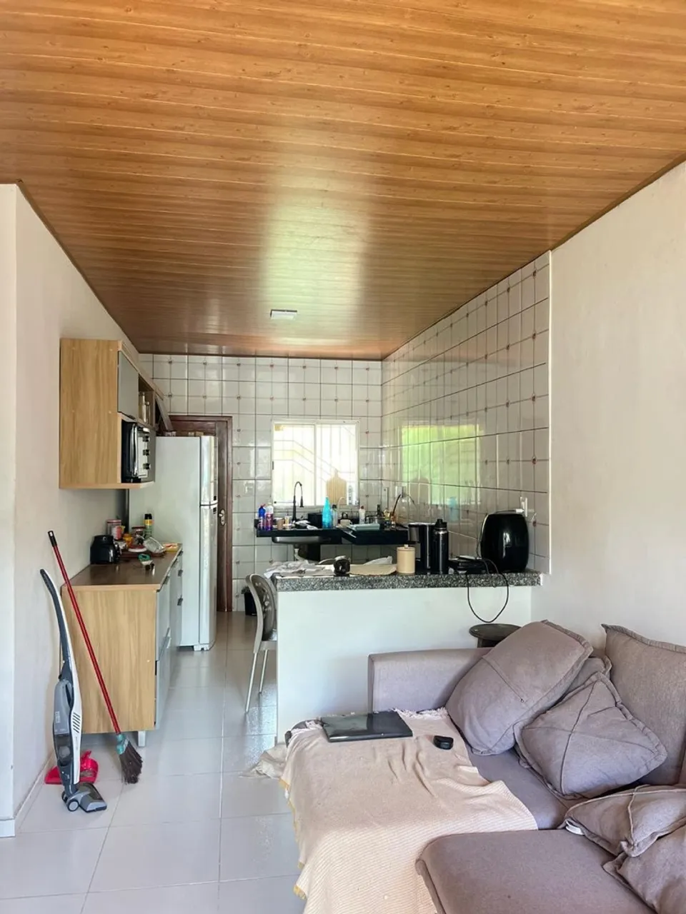 ? Casa à Venda - 2 Quartos, 2 Banheiros | 68m² Construídos | Terreno 10x30