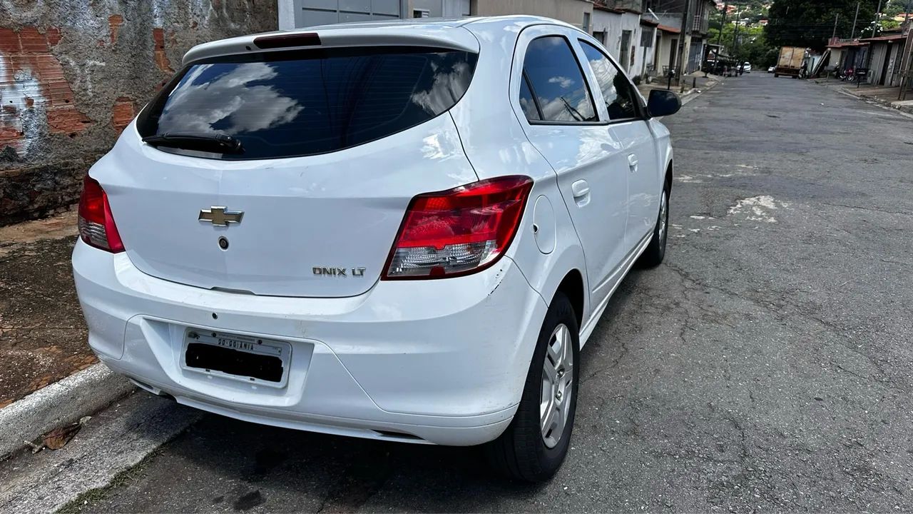 Onix LT 1.0 2014