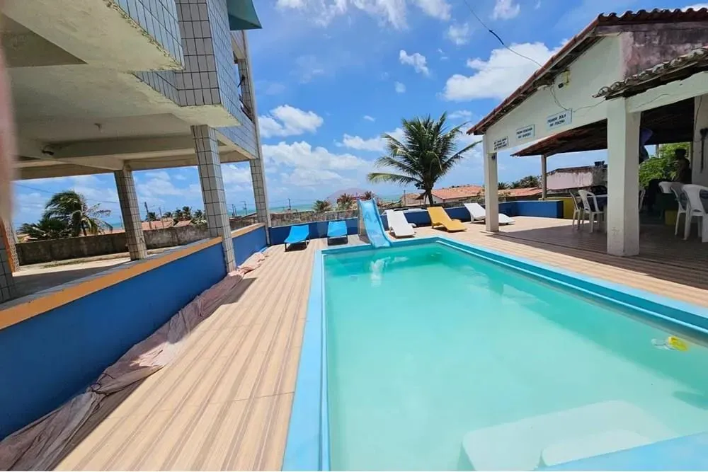 Prédio com 4 apartamentos de (86m² cada) + área de lazer + casa com restaurante