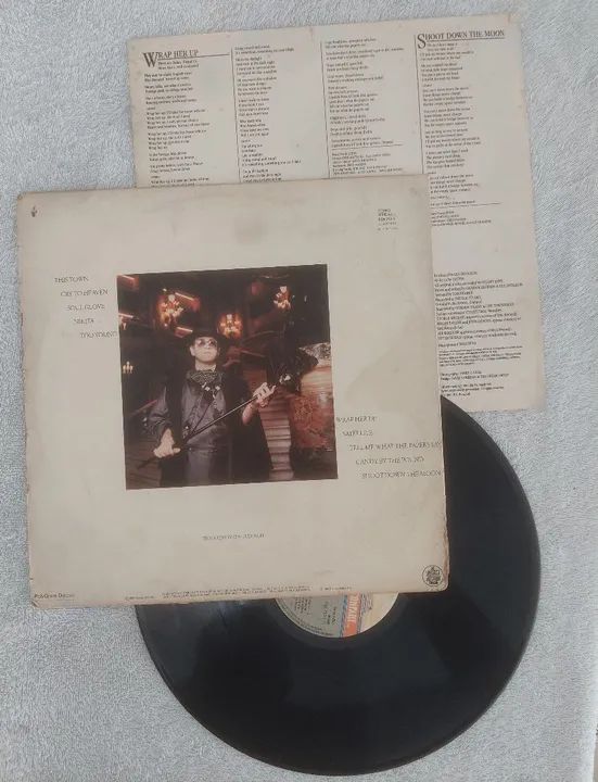 Lote LP Disco de Vinil Elton John - Ice on Fire + Reg Strikes Back - Foto 4