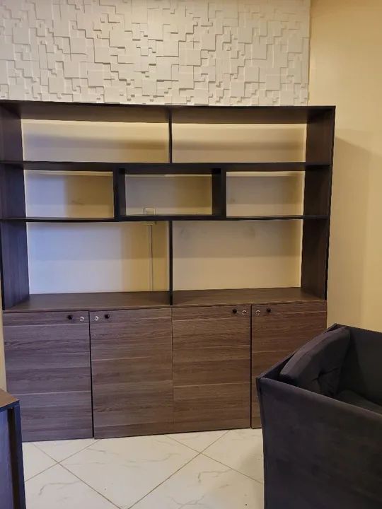 Vendo armário pra escritório em MDF na cor chocolate e preto