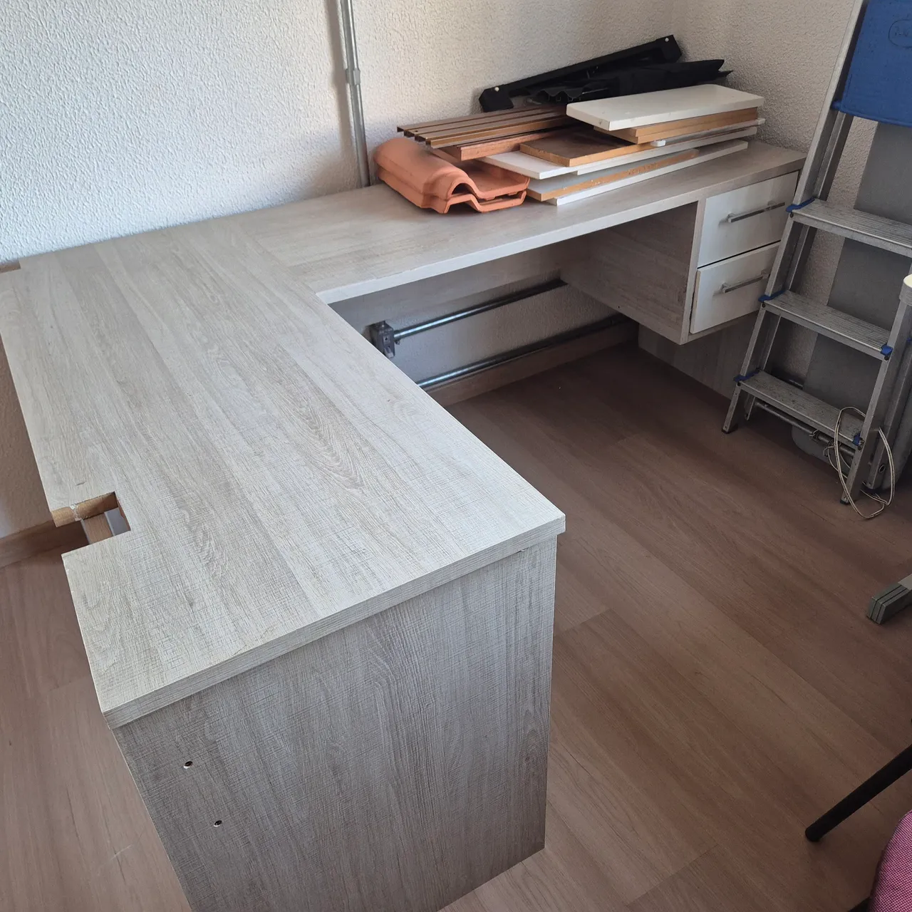 Mesa de Escritório em L - Design Moderno