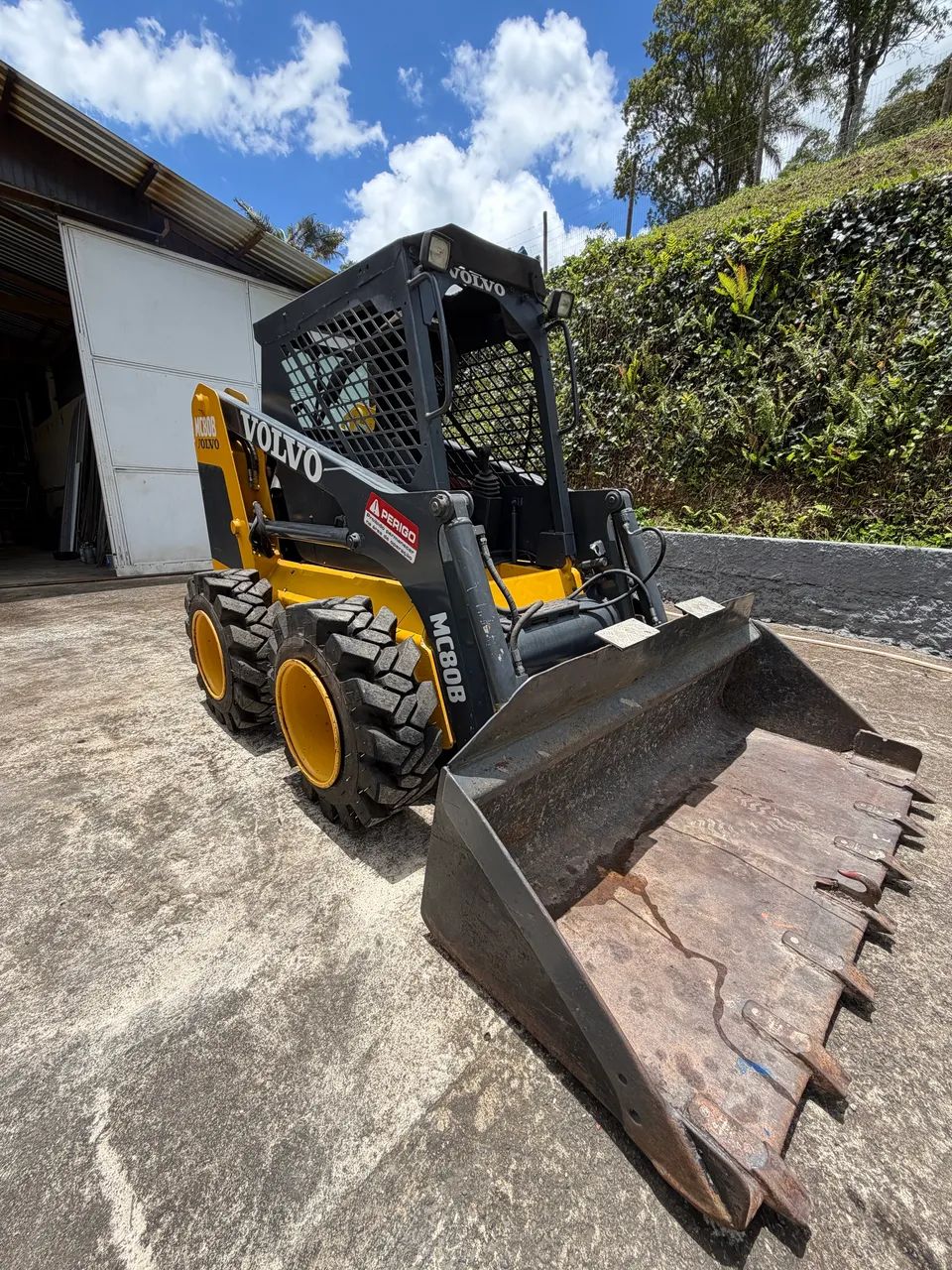 Mini Carregadeira Volvo MC80B Ano 2012 - Foto 14