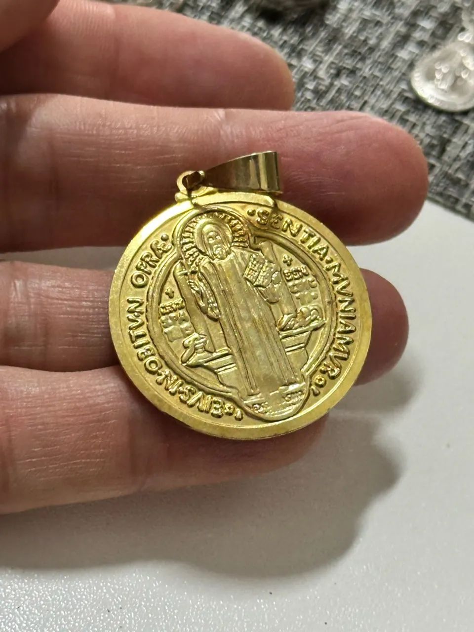 Pingente São Bento Banhado a ouro 