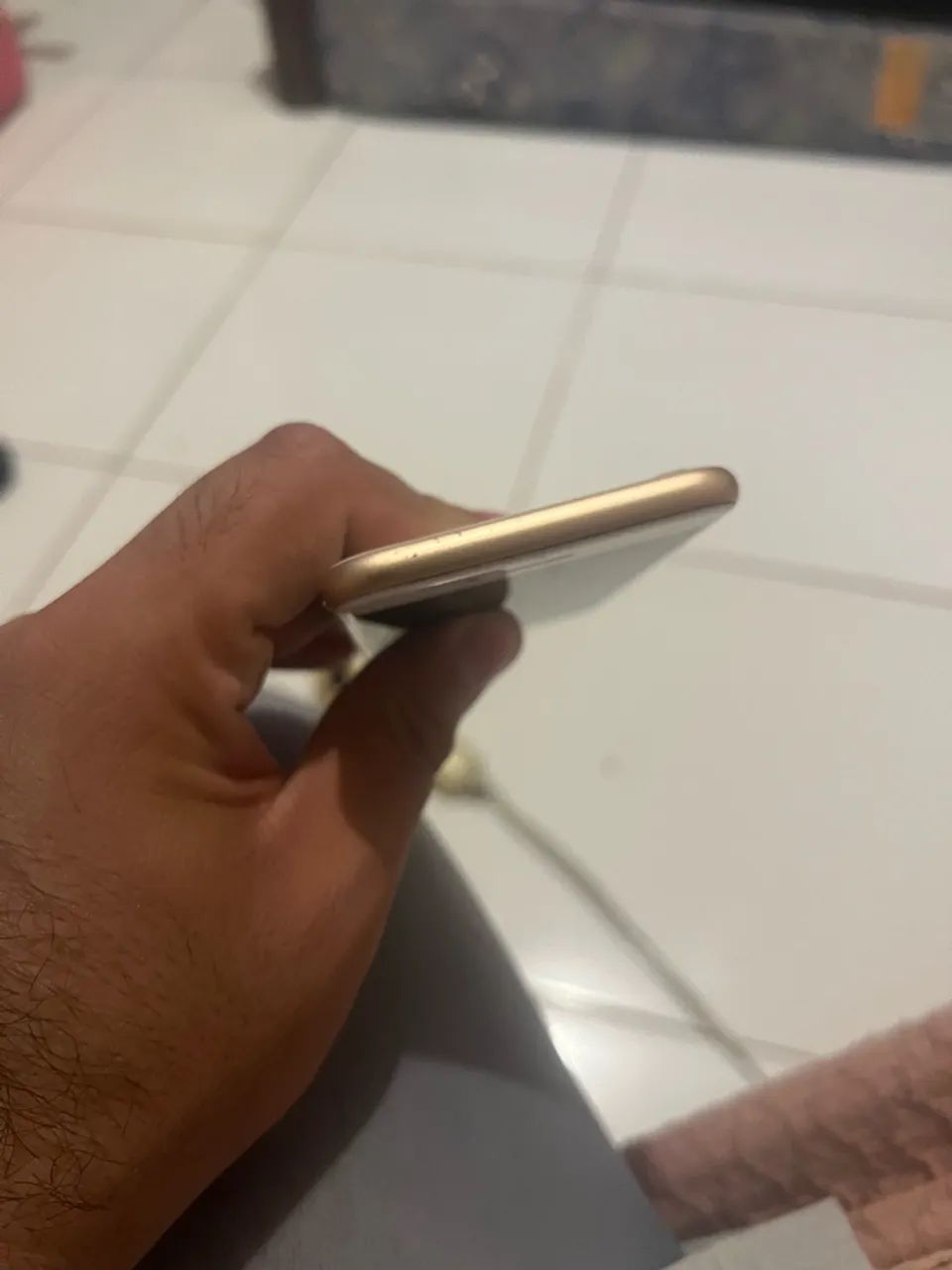 Vendo iPhone 8 Dourado - R$ 200 - Foto 3