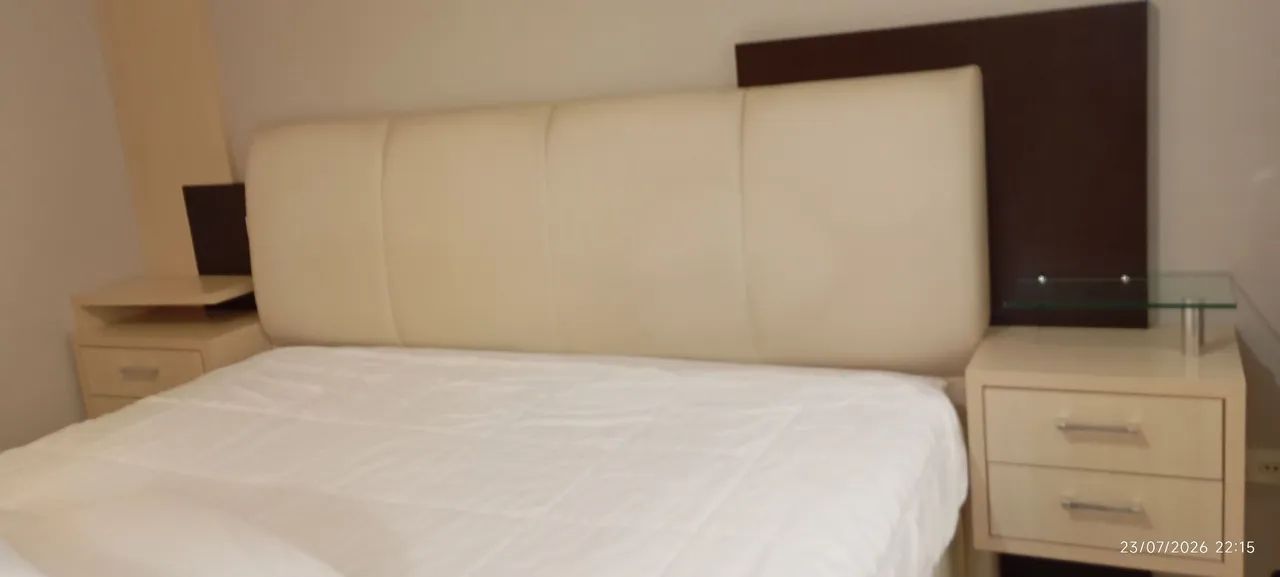 Cabeceira com criado mudo para cama king