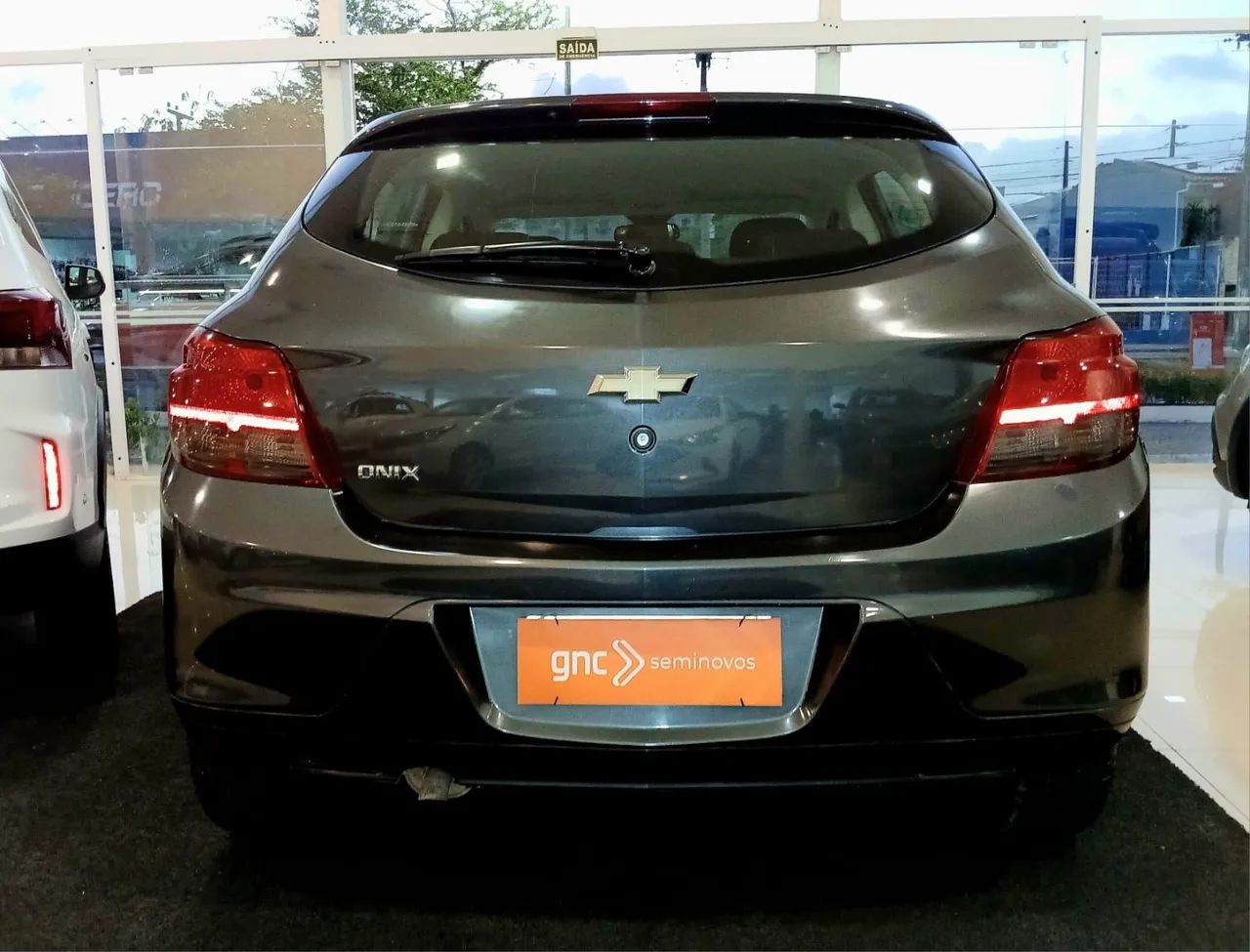 Chevrolet Onix JOY Hatch 1.0 8V Flex Mec. 4P 2019 - Foto 2