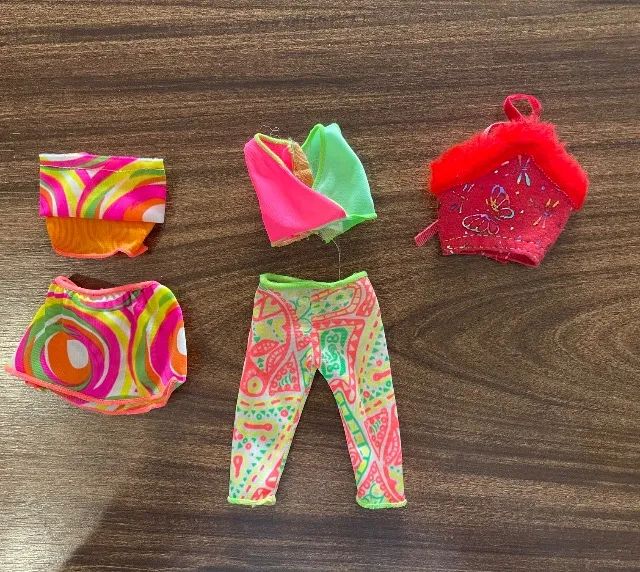 Roupas e acessórios Barbie - Foto 4