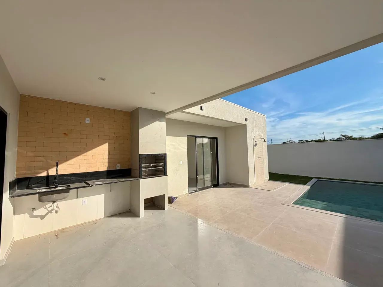 Casa Linear   Alphaville com 4 suítes - Rio das Ostras - RJ