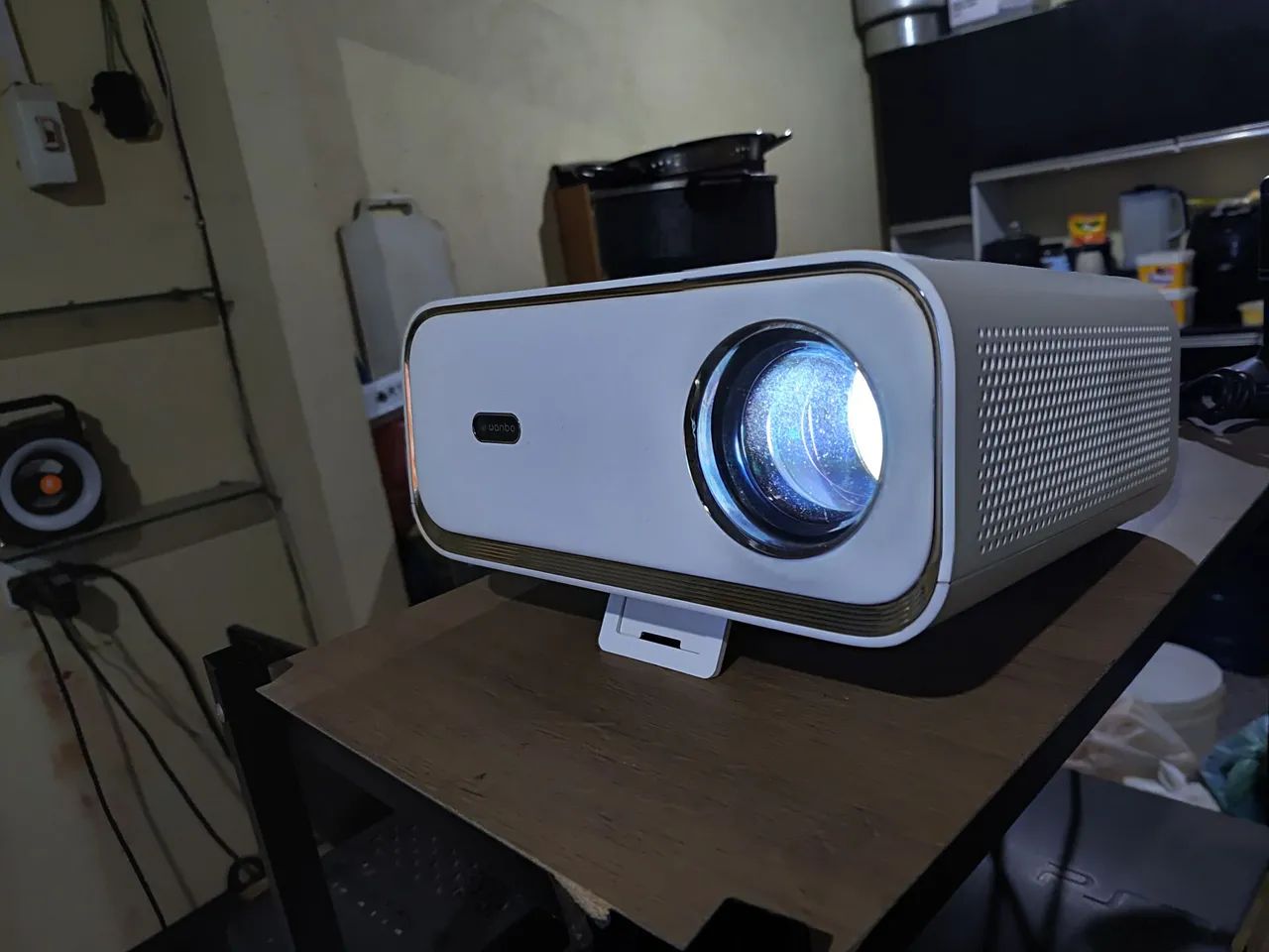 Vendo ou troco Projetor Wanbo X5 1.100 Ansi Luméns, com tela de projeção. - Foto 2