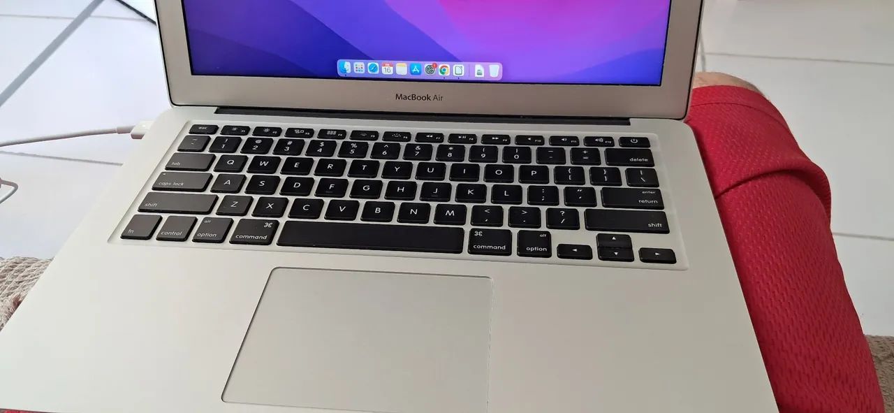 MacBook air 2017 i5 ssd 128Gbytes