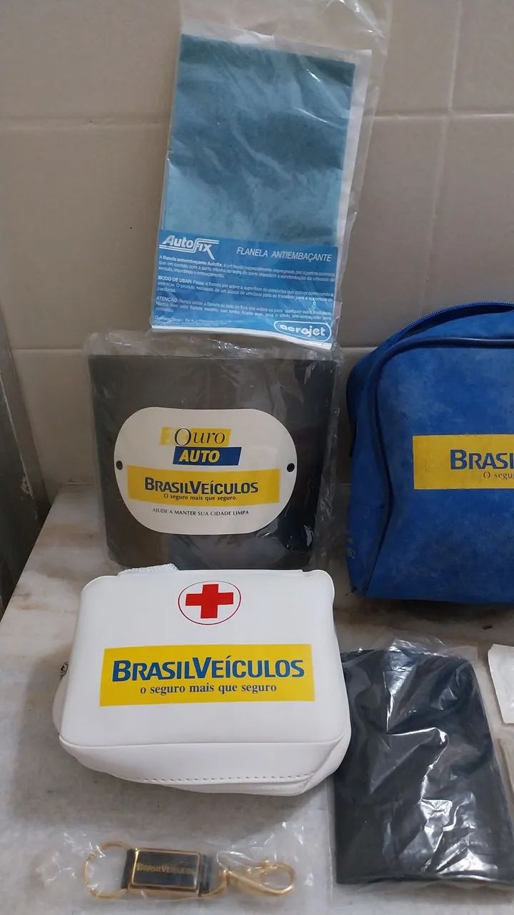 Kit da Brasil auto contendo necessaire e diversos itens - Foto 2