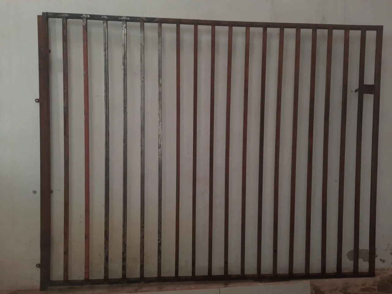 Portão do tipo grade 2m x 1.5m
