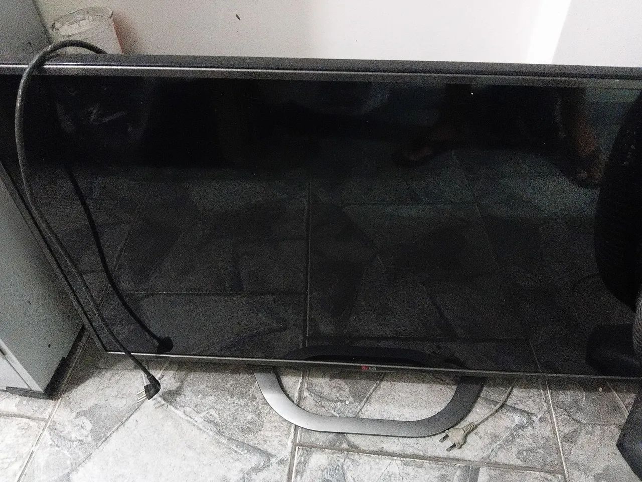 Vendo TV com defeito na tela