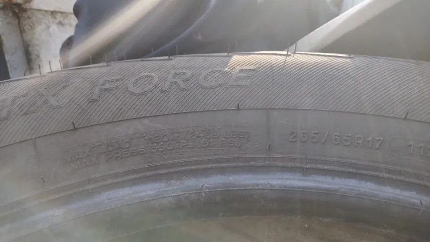 O pneu Michelin LTX Force 265/65 R17 112H é um pneu de uso misto (All-Terrain)  - Foto 2