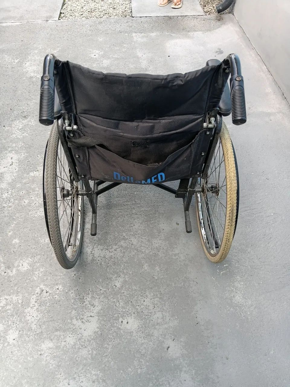 Cadeira de rodas em bom estado de conservação.  - Foto 3