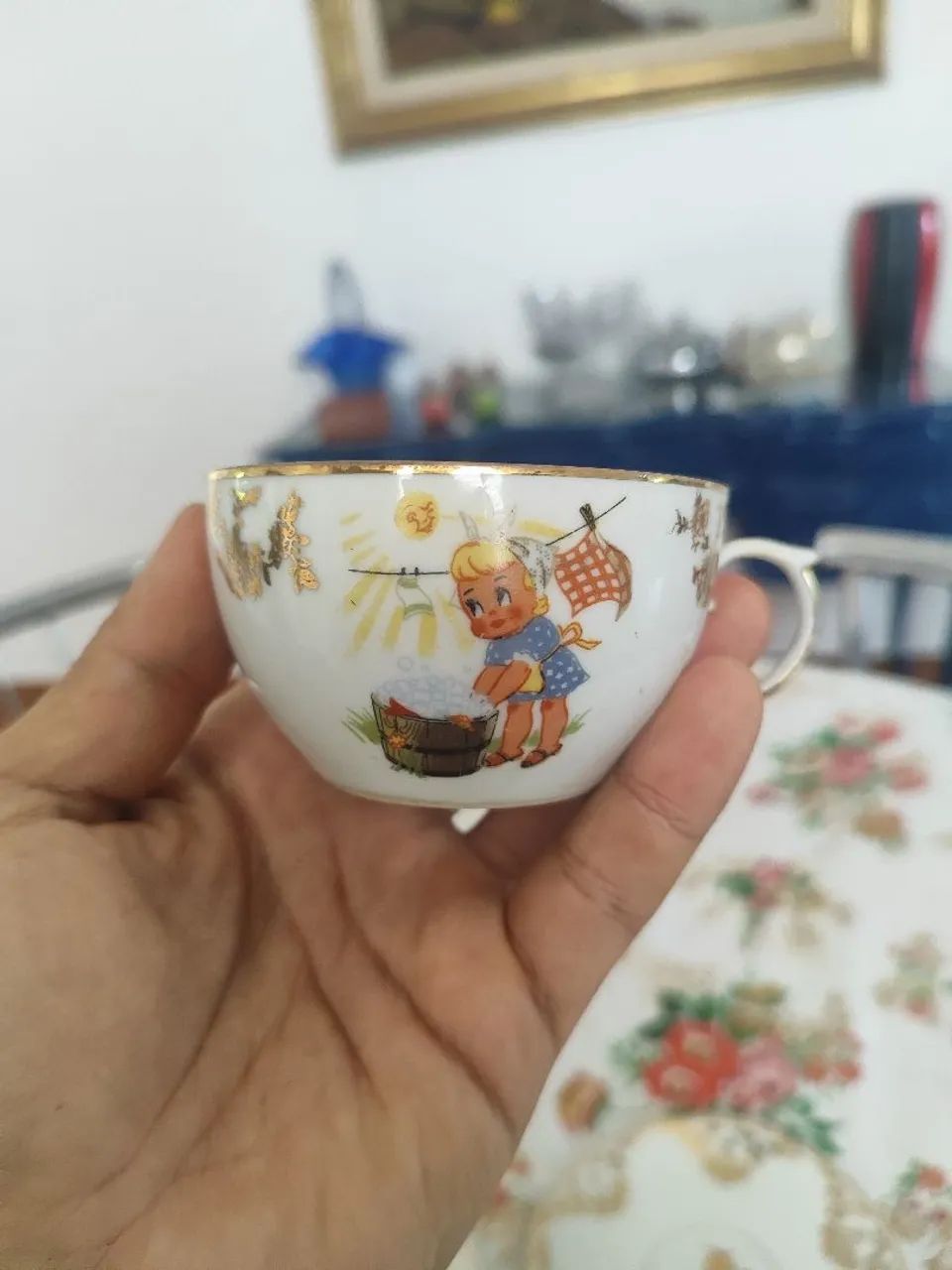 Jogo Louça com 3 Xícaras e 2 pratos um sobremesa e um de chá Porcelana real - Foto 5