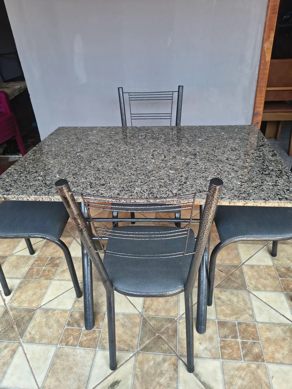 Mesa de mármore 4 cadeiras perfeita condições  - Foto 4