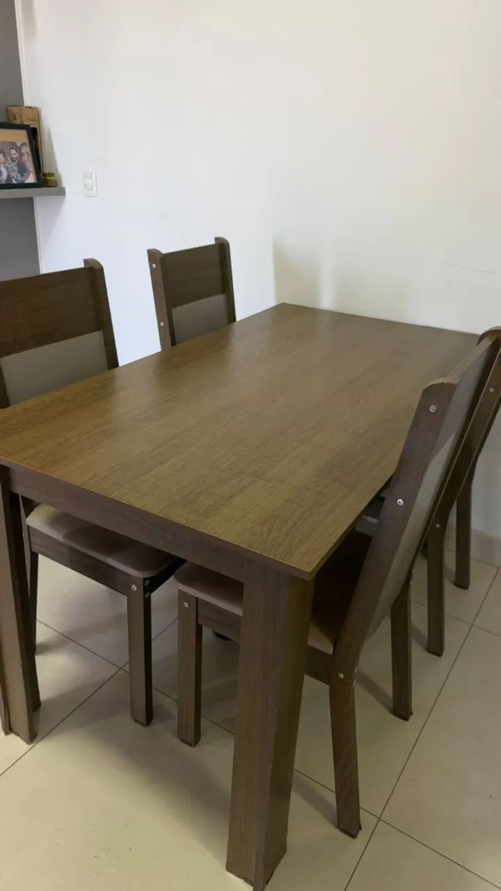 Mesa de jantar - 4 lugares (com cadeiras) - Foto 2