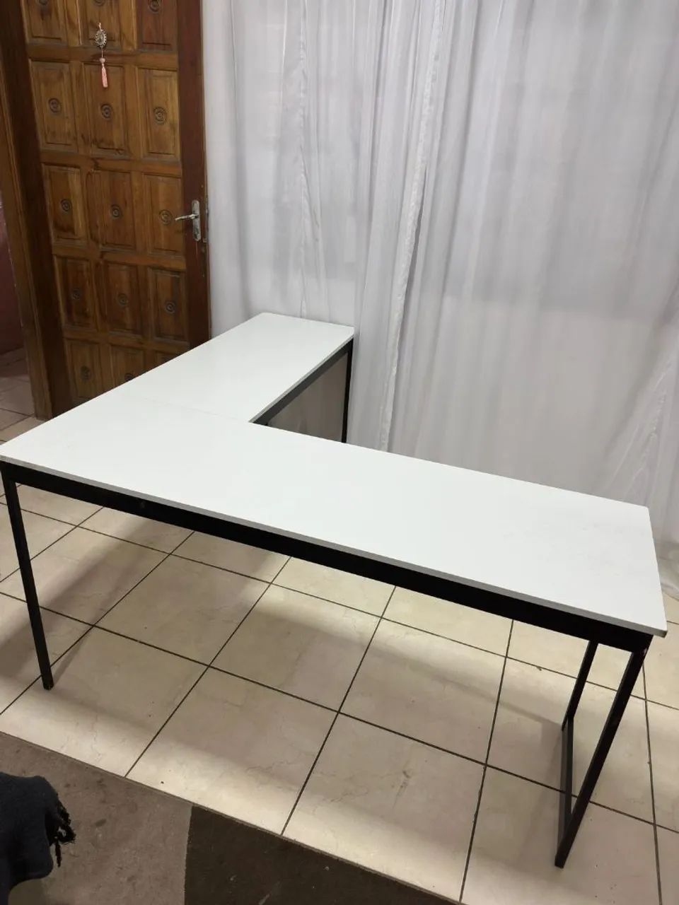 Mesa de escritório em L