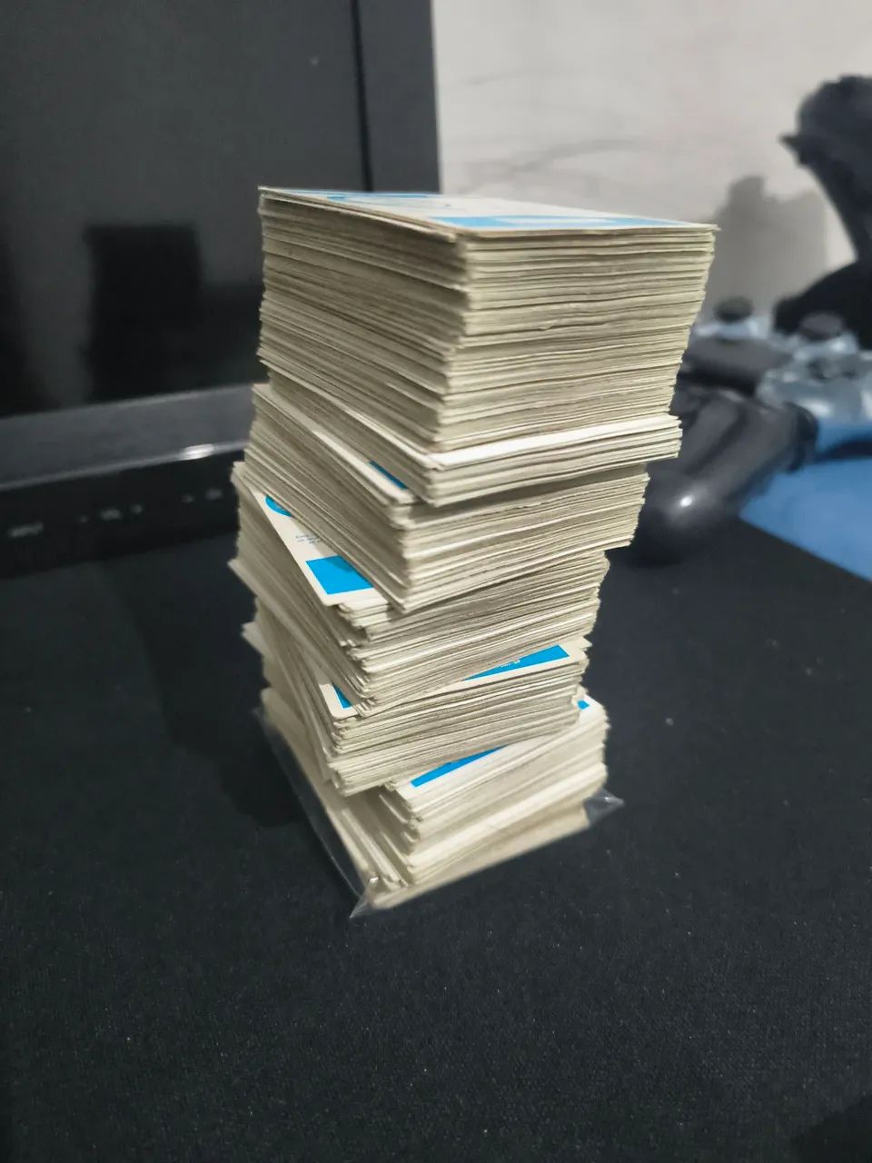 Diversas figurinhas avulsas de 2022