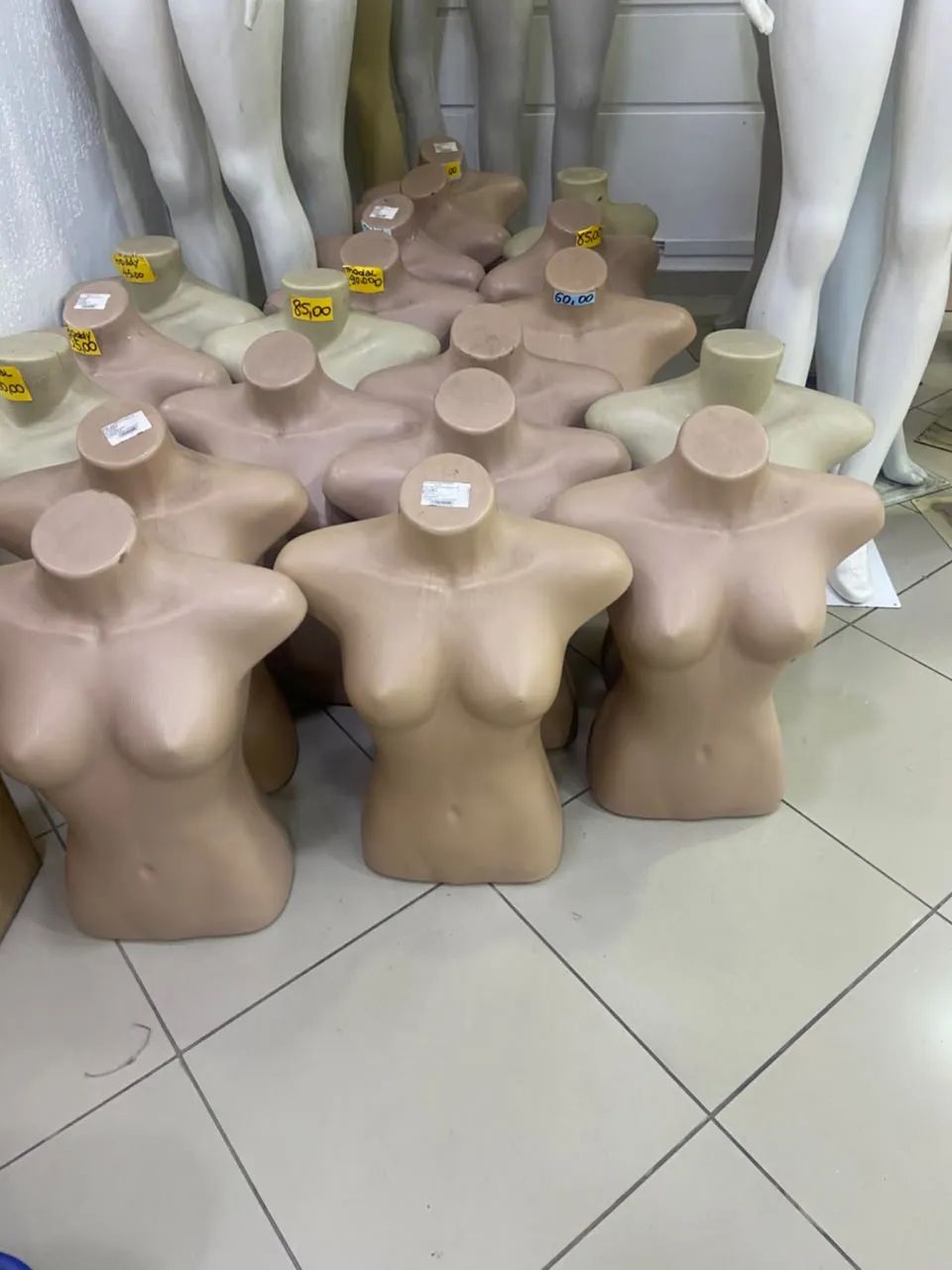 30 manequins de meio corpo  